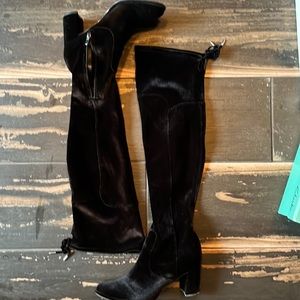 Beautiful like new over-the-knew Marc Fisher boots